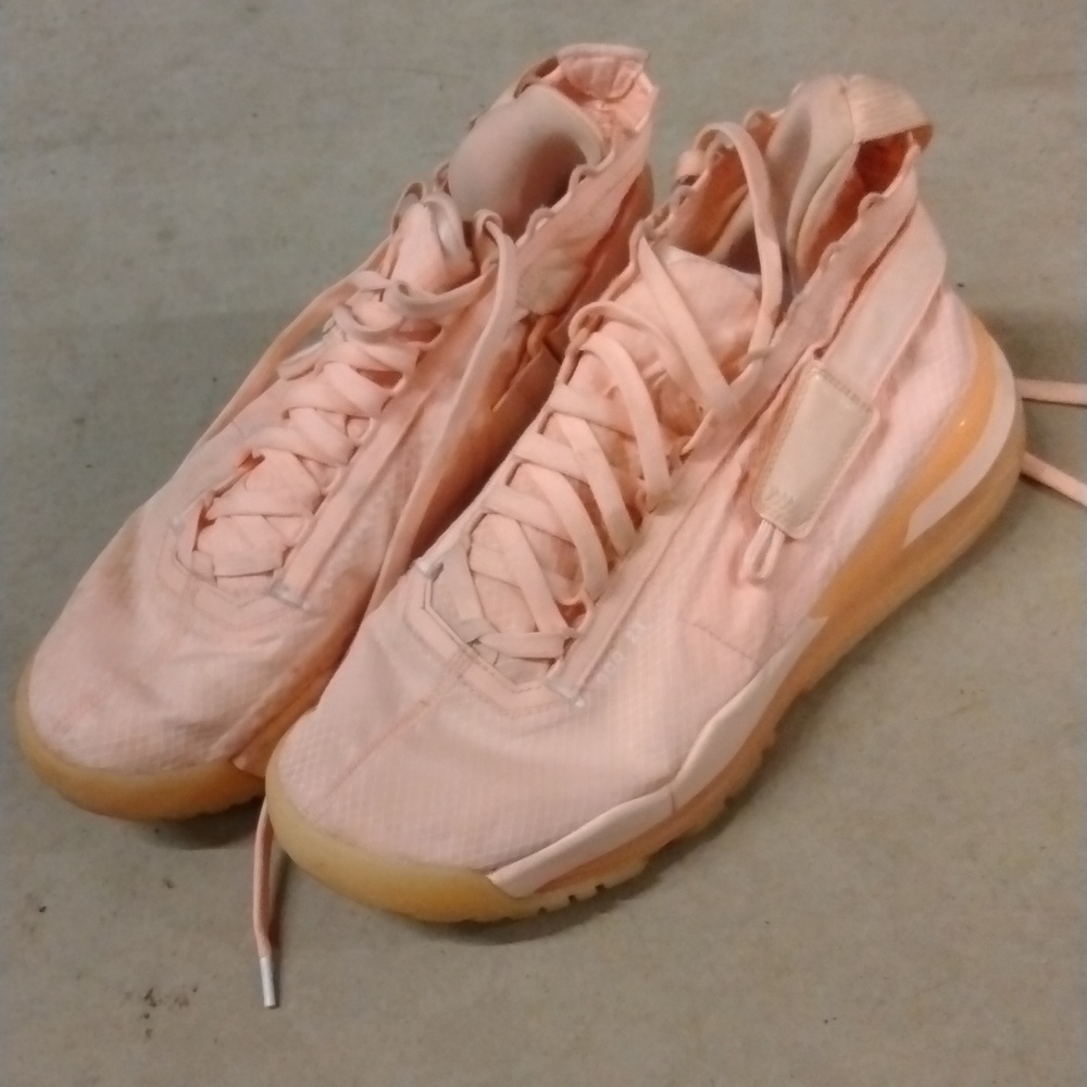 Size 9.5- Jordan Proto Max 720 Crimson Tint 2019